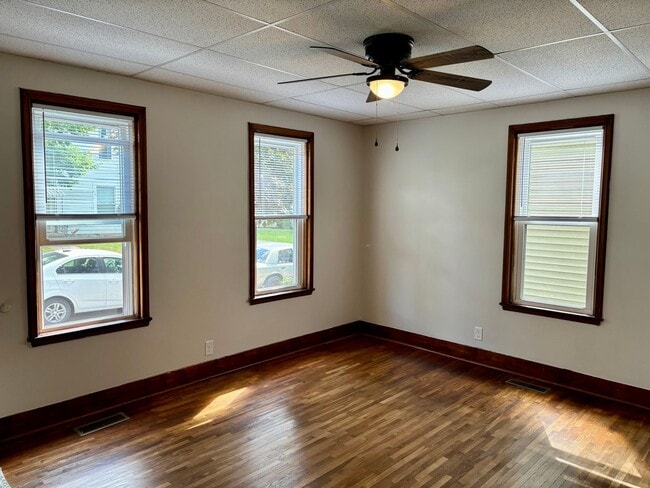 Building Photo - Check Out This 4-Bed/1-Bath House in Bluff...
