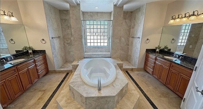 Building Photo - 3580 Prairie Ave