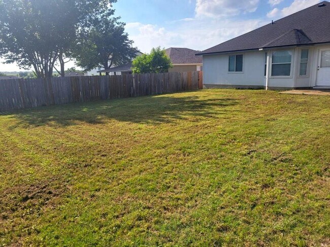 Building Photo - 108 Pond Way