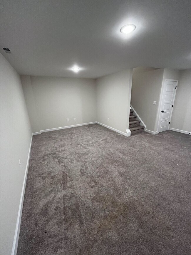 Building Photo - Luxury Townhome in Congers Creek