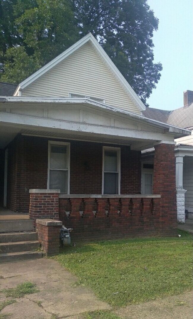 Great Westside 4 Bed, 1 Bath House with W/... 1512 W Missouri St