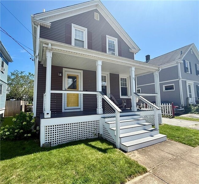 Primary Photo - 31 Russell Ave
