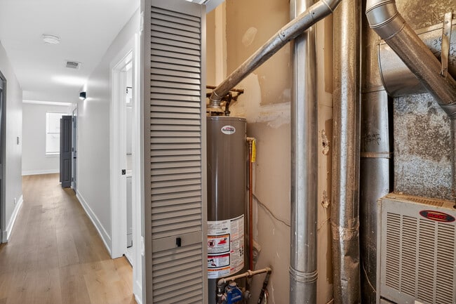 Building Photo - 4622 S Calumet Ave