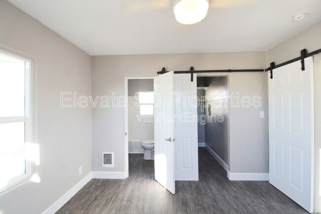 Building Photo - 4685 Hamilton St