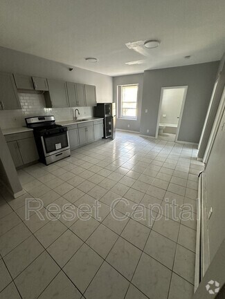 Building Photo - 234 6th Ave W