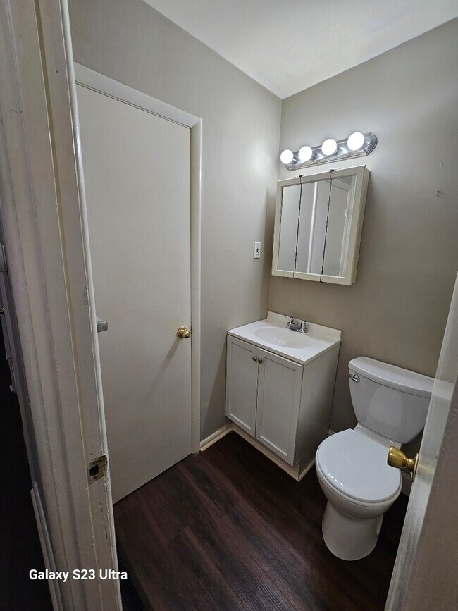 Building Photo - 3415 Emerald Dr