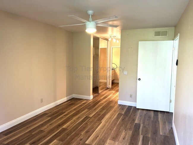 Building Photo - ***Upgraded 1 bed / 1 bath Condo on the Golf-Course - For Lease!