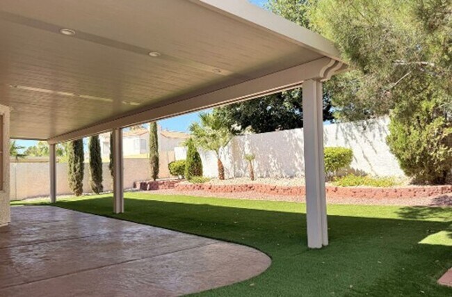 Building Photo - FABULOUSLY CLEAN AND CHARMING HOME IN THE LAKES COMMUNITY OF SOUTHWEST LAS VEGAS
