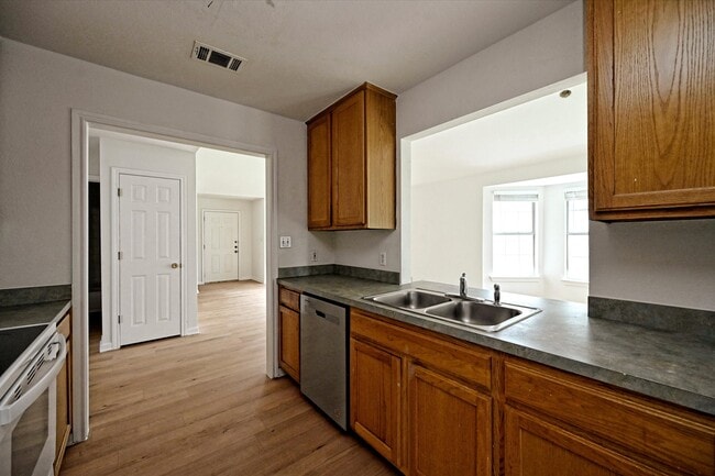 Building Photo - 108 N Mockingbird Cir