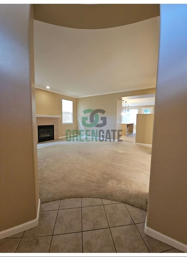 Building Photo - Spacious 4 Bedroom 3 Bath in Patterson! AV...