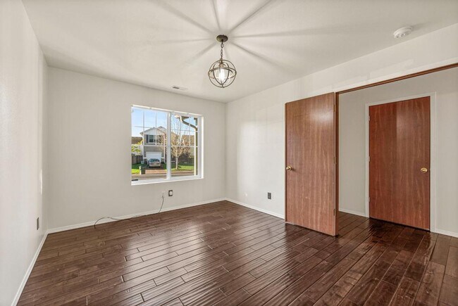 Building Photo - Updated and Spacious 3 Bed Yelm Rental!