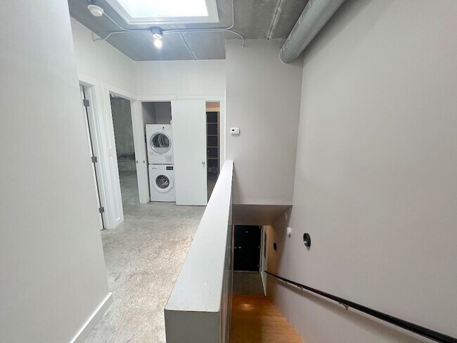 Building Photo - 2 Bed | 1.5 Bath | Starland