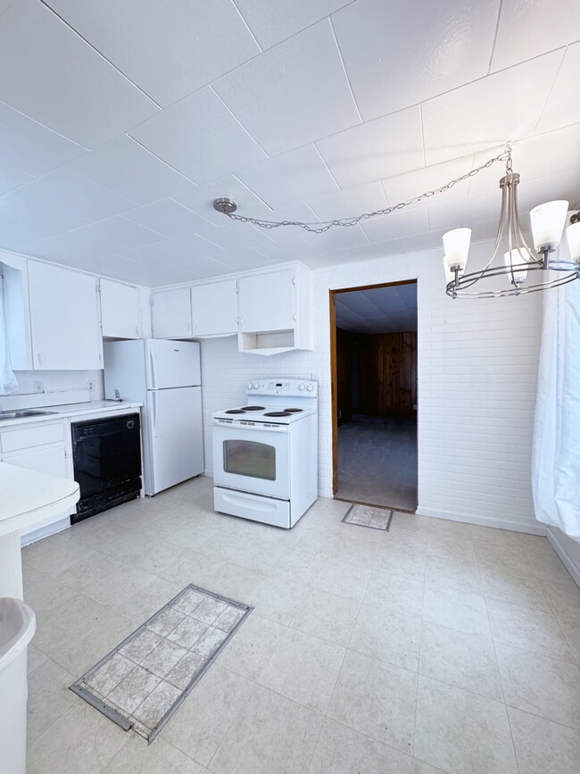 Building Photo - 7503 Huron Bay Blvd