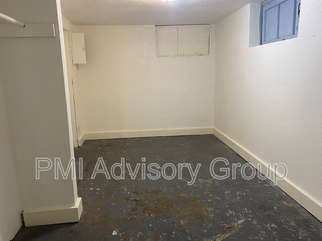Building Photo - 908 SW 12th St
