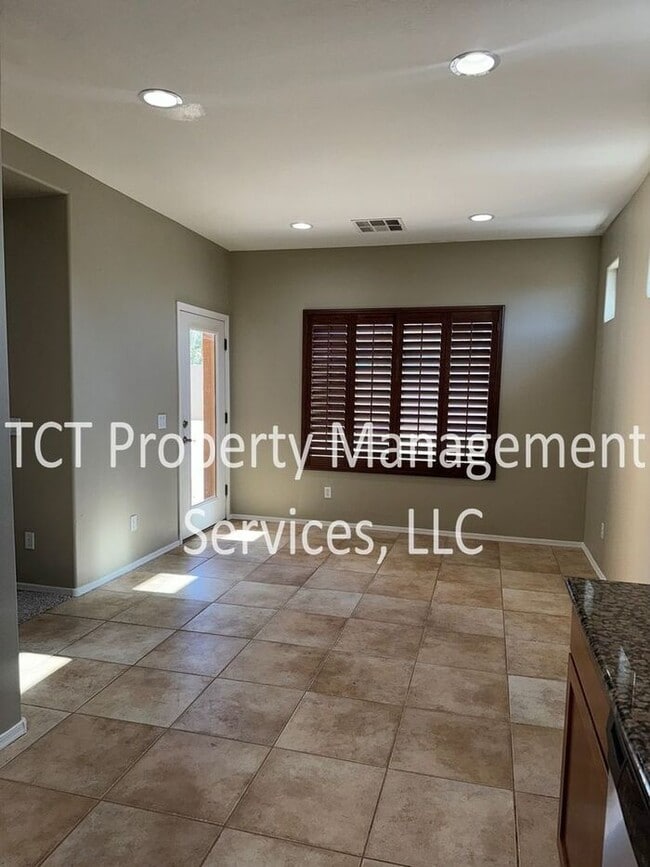 Building Photo - Freshly updated house in East Mesa