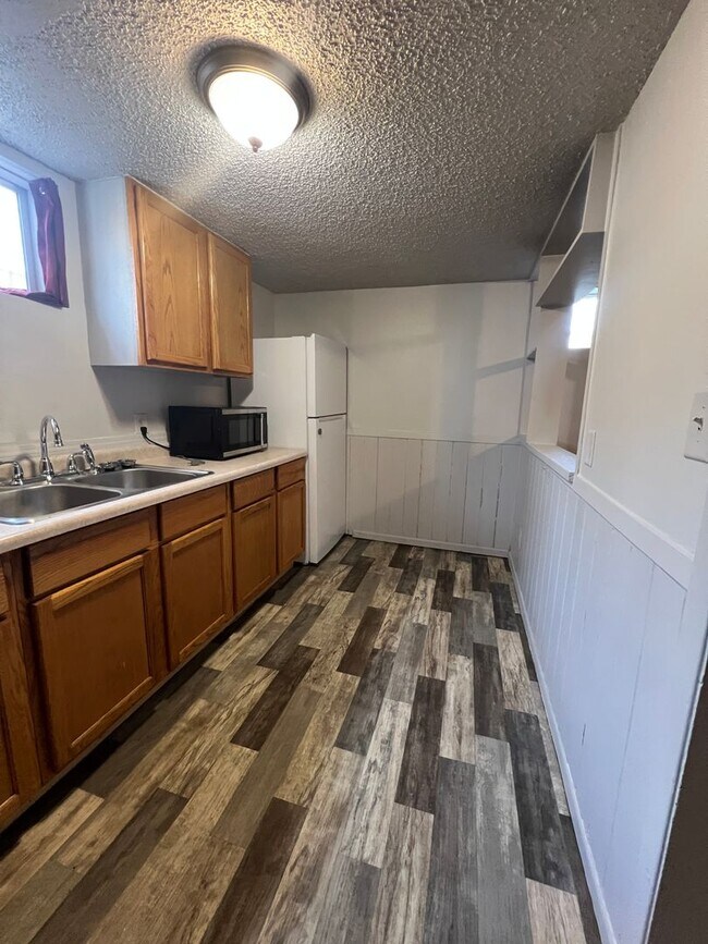 Building Photo - 405 E Watertown St