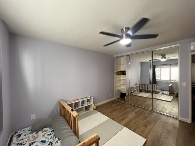 Building Photo - 5651 Sumner Way