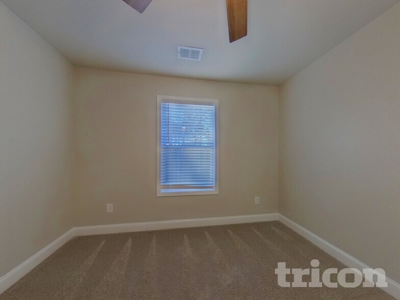 Building Photo - 8951 Callaway Dr