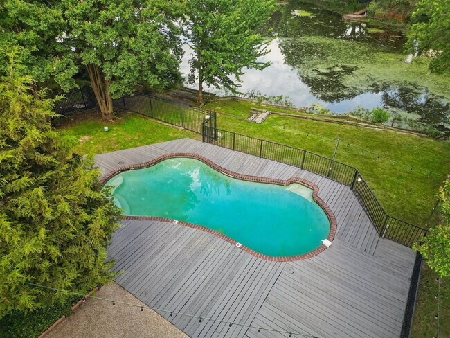 Building Photo - 5830 Jester Dr