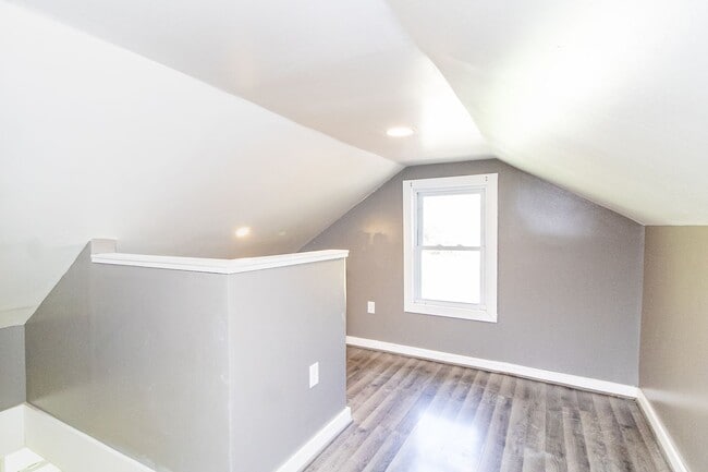 Building Photo - 203 E Vassar St