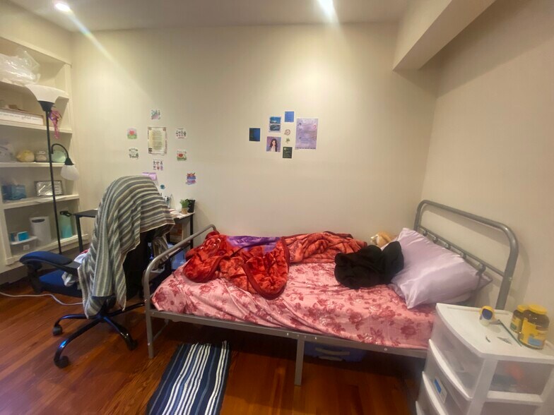 Building Photo - 151 Highland St