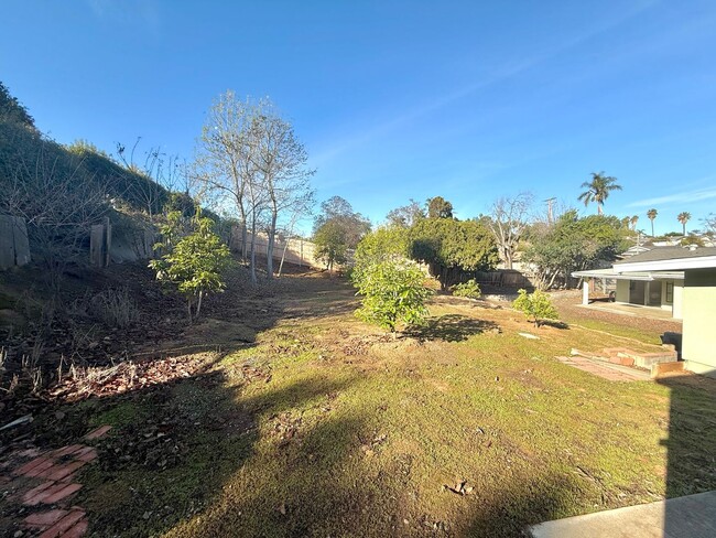 Building Photo - Charming 2B/2BA House in Escondido!