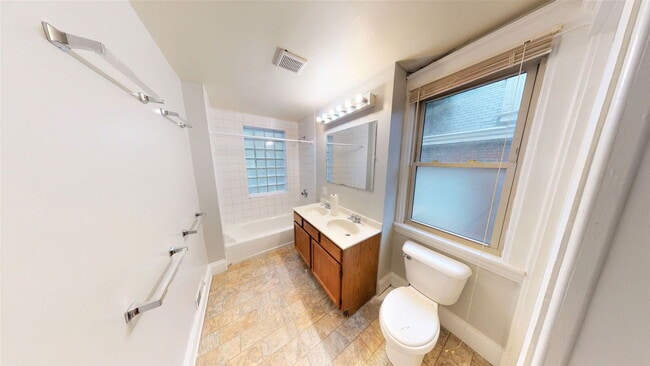 Building Photo - 2424 W Clifton Ave