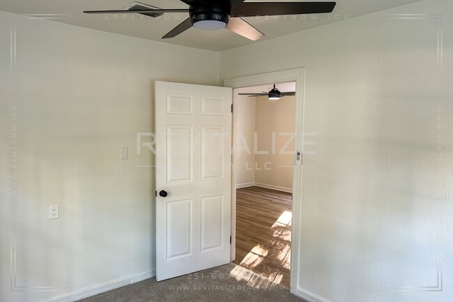 Building Photo - 4 Bedroom/2 Bathroom Home in Mobile!