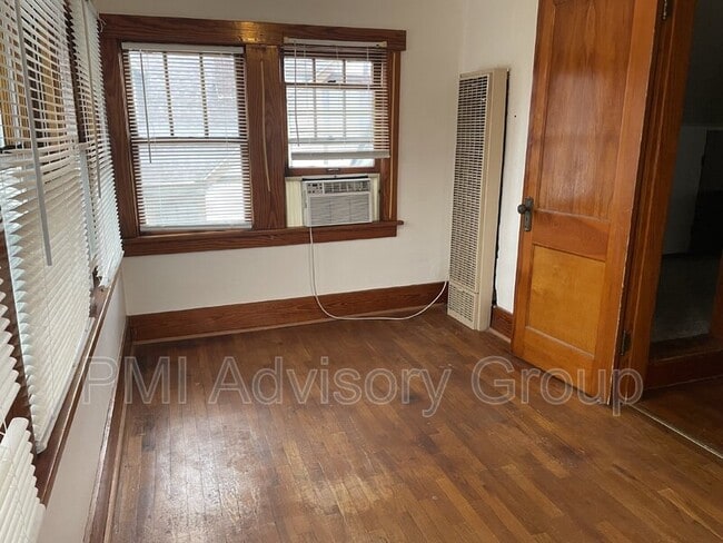 Building Photo - 1267 SW Plass Ave