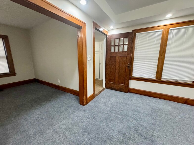 Building Photo - 1118 Ardmore Ave SW