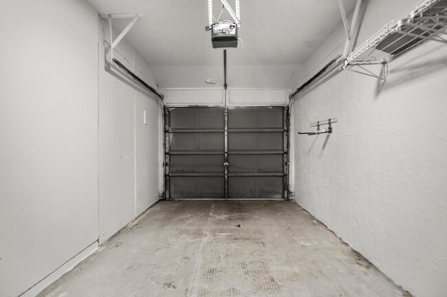 Building Photo - 20970 Vía Oleander