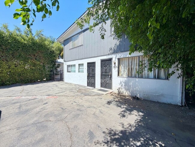 Building Photo - 362 N San Vicente Blvd