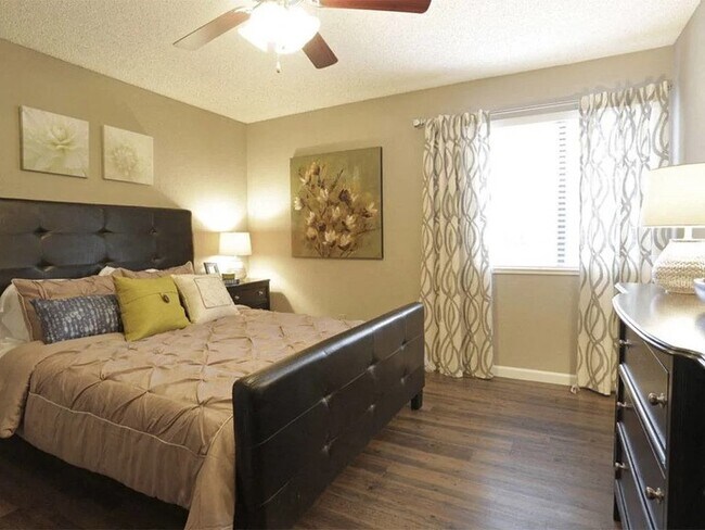 Building Photo - 4600 W Pioneer Dr