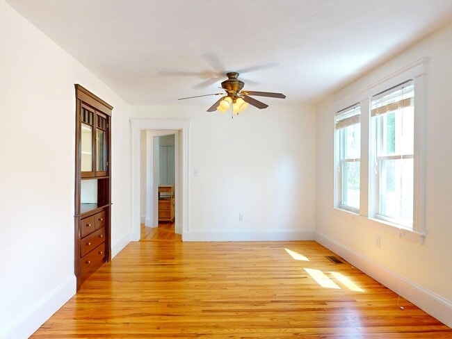 Building Photo - 25 Charlotte Rd