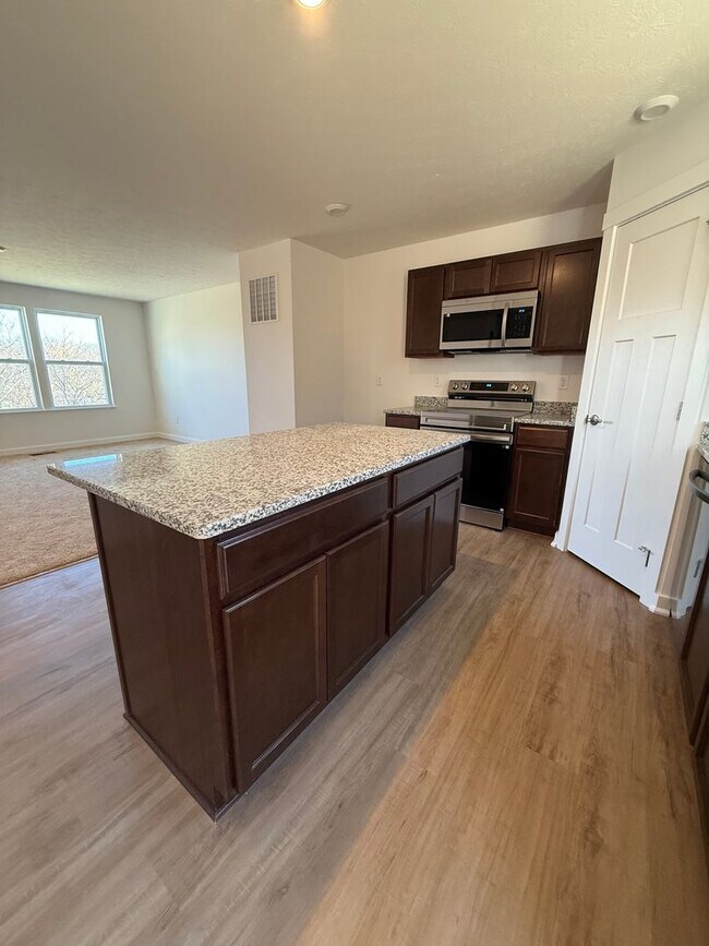 Building Photo - Home for the Holidays!