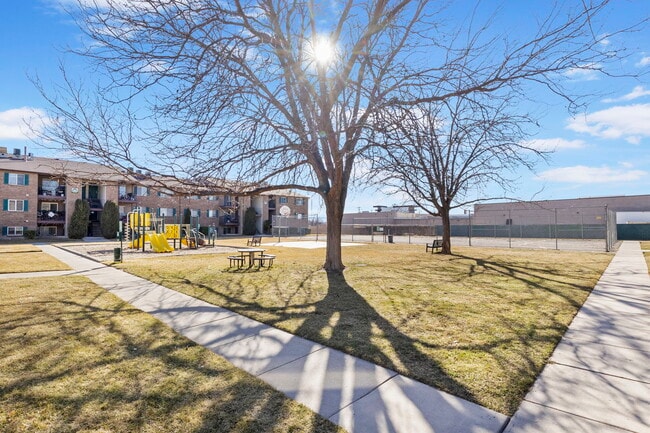 Building Photo - 4160 S Oak Meadows Dr