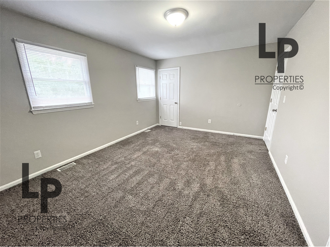 Building Photo - 1488 Deer Lake Cir