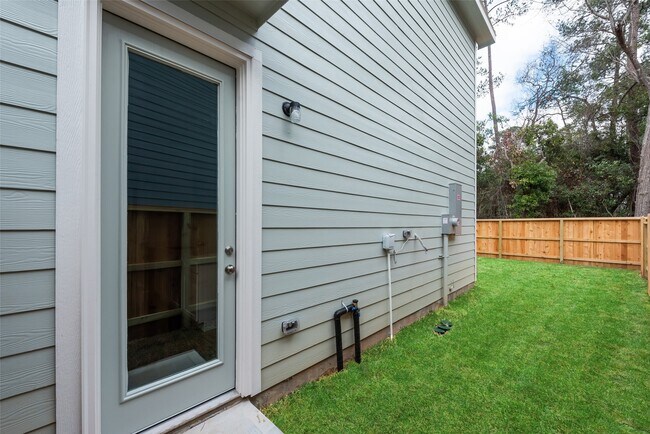Building Photo - 653 Royal Arch Dr