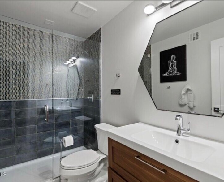 Building Photo - 6513 N 86th Pl
