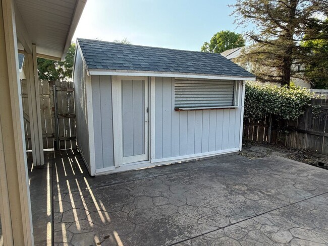 Building Photo - 1339 Vine St