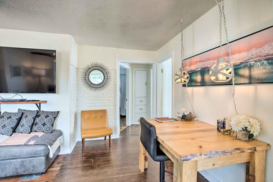 Building Photo - 5010 K Pl