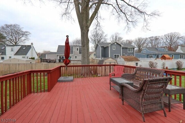 Building Photo - 7 Osage Dr