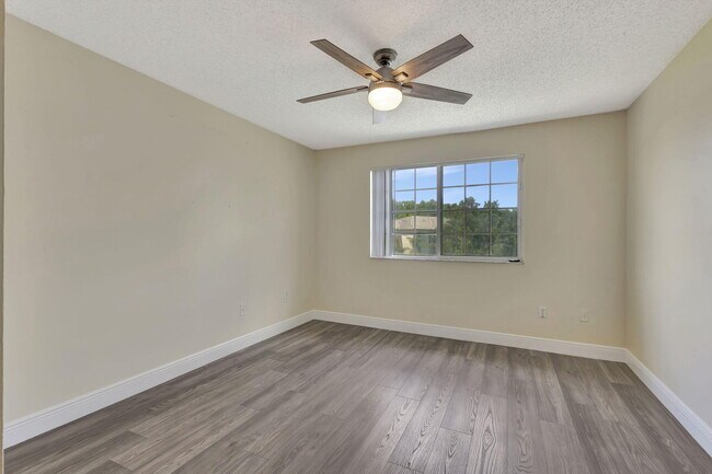 Building Photo - 600 Crestwood Ct N