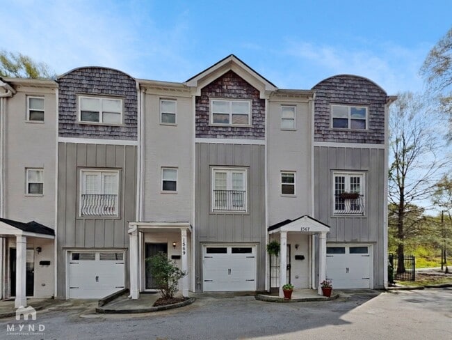 Building Photo - 302 Laurel Ave SW