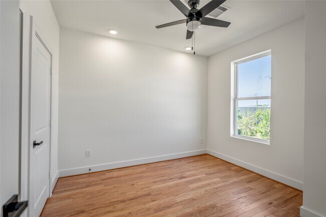 Building Photo - 6320 Del Rio St