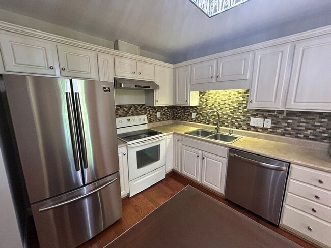 Building Photo - Like New Townhome in Old SW! Close to Cari...
