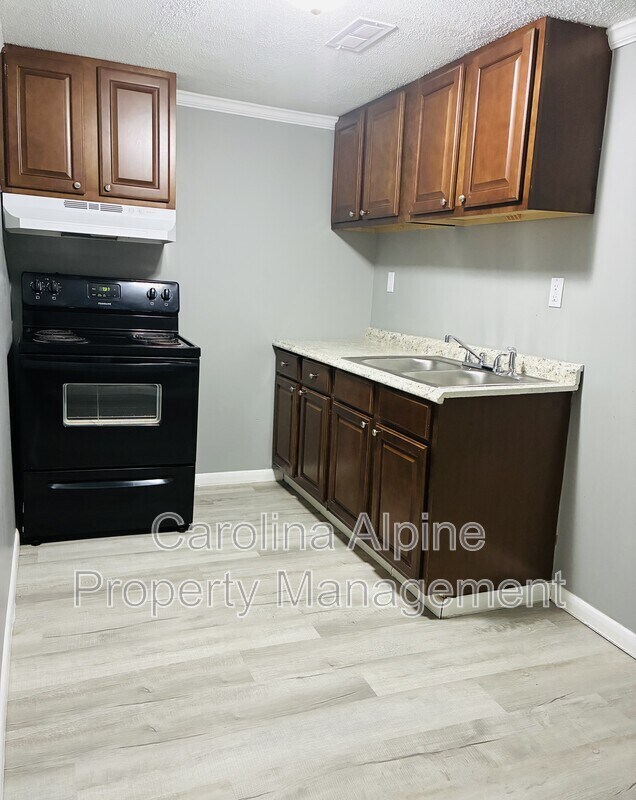 Building Photo - 1021 Dodd St