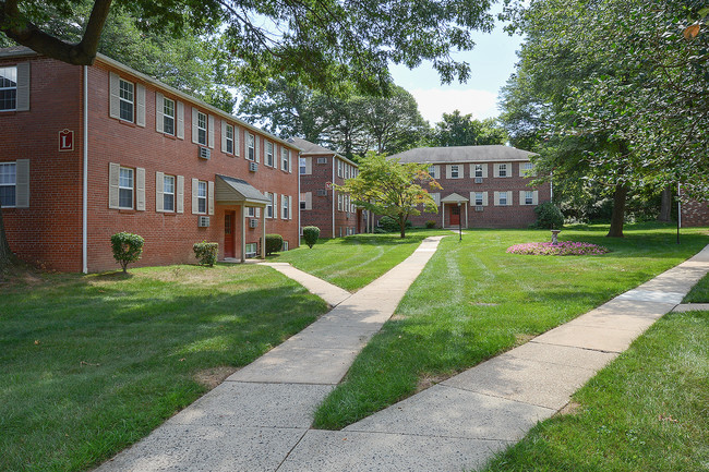 Residential Building - Knollwood Apartments