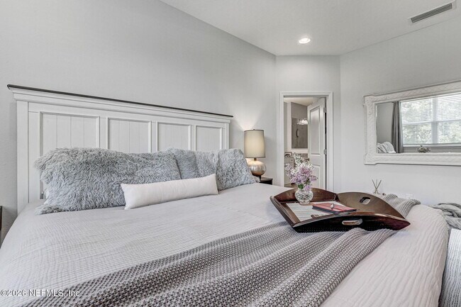 Building Photo - 124 Pine Bluff Dr