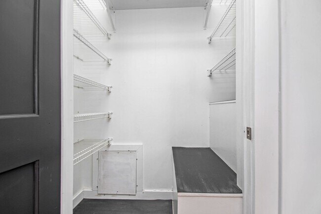 Building Photo - 2 Bedroom in Intown Atlanta